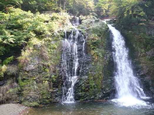 ２間でお部屋広々、402号室or502号室、GW貸切プラン！山形牛の陶板焼き付きの郷土料理